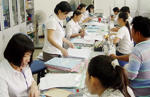 Khó tăng lương với bộ máy cồng kềnh