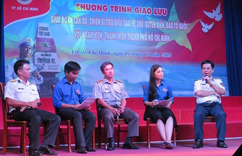 Chiến sĩ Trường Sa và nhà giàn DK1 thăm TP.HCM