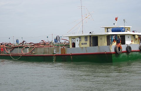 Bắt giữ năm sà lan cát tặc trên biển Cần Giờ