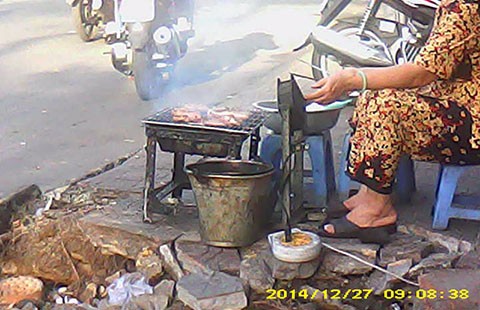 Phạt hơn 50 cơ sở kinh doanh thức ăn đường phố