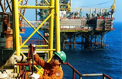 Ứng phó trước giá dầu giảm