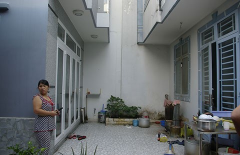 Xây dựng không phép, bít đường nhà người khác