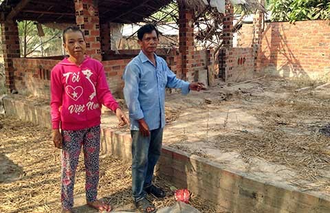 Không đáng khởi tố vợ chồng ông bán vé số