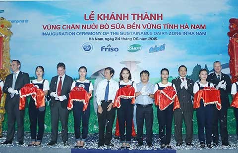 Khánh thành vùng chăn nuôi bò sữa bền vững ở Hà Nam