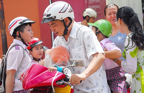 Đã sai còn ỷ lớn bắt nạt học sinh