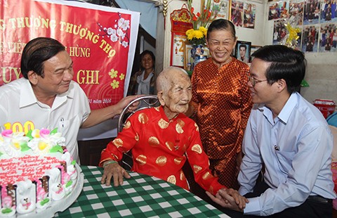 Lãnh đạo TP.HCM chúc tết hộ nghèo huyện Củ Chi