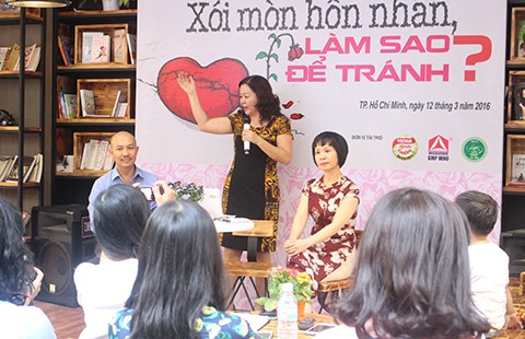 ‘Bom’ nổ chậm trong hôn nhân từ chuyện vặt