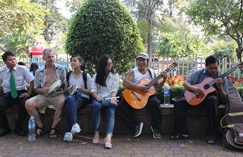 Ban nhạc Tây và ta ở công viên 23-9