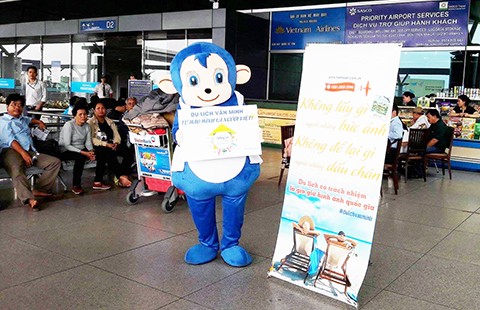 Đề nghị xử phạt du khách mang thói hư tật xấu ra nước ngoài