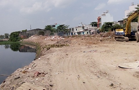 Dân ven kênh Tham Lương chưa biết xây nhà thế nào