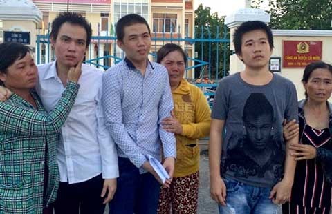 VKS Cái Nước đình chỉ cùng lúc ba thanh niên