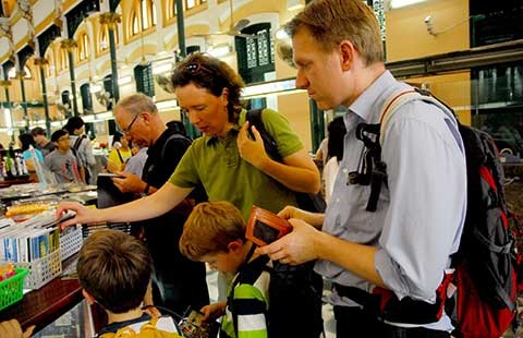 Du lịch TP.HCM: Phải xóa tour nghèo, giảm chèo kéo