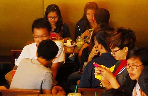 Sống phải có lúc… nhảm nhí?