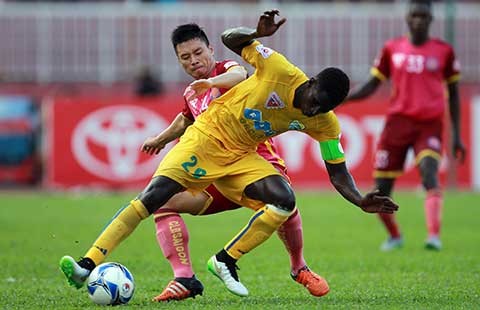 Vòng 24 Toyota V-League 2016: Vừa đá vừa ngóng