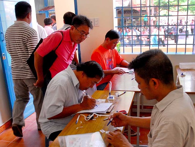 ‘Tuýt còi’ quy định chuyển đổi bằng lái xe