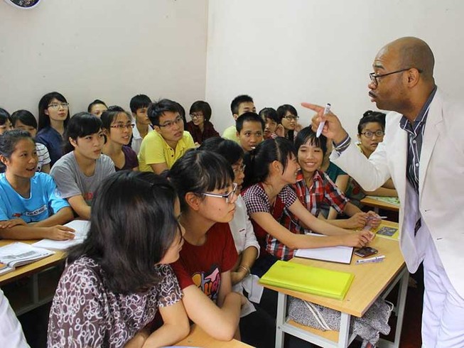 ‘Sống thử cùng Tây’ học tiếng Anh miễn phí