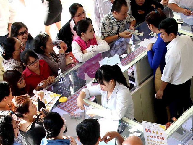 Giá vàng, USD nhảy múa vì tin đồn nhảm