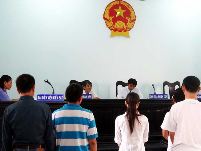 Vụ viện trưởng là cột chèo với bị hại: Trái luật!