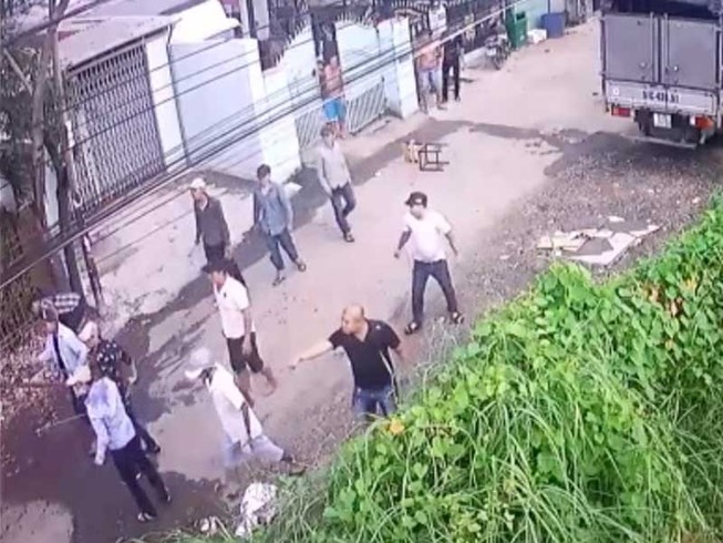20 giang hồ truy sát nhóm công nhân