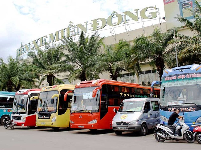 Vé xe bến ế ẩm, bên ngoài khách bị ‘chém’