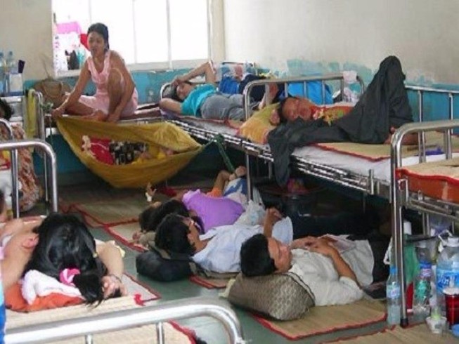 Đừng để 3-4 người đi chăm nuôi 1 người bệnh