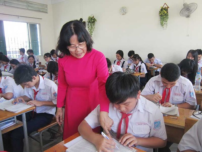 Tuyển sinh lớp 10 TP.HCM: Thi sớm nên khá cập rập
