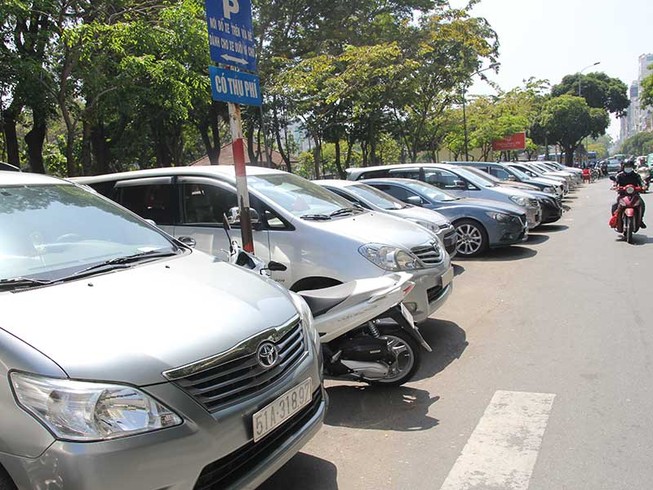 Khó tìm chỗ đậu xe ở trung tâm TP.HCM