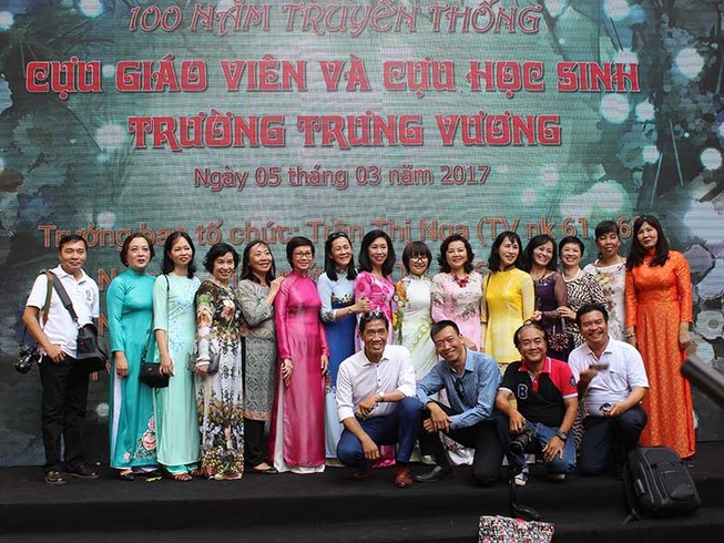 Cựu nữ sinh Trưng Vương xúc động ngày gặp mặt