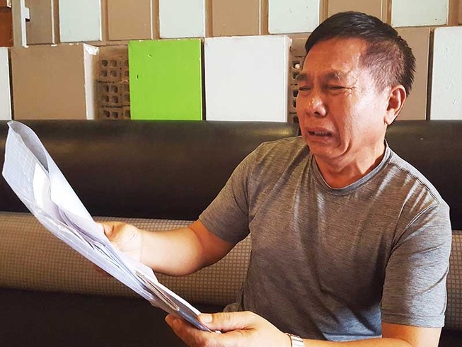 Con bị kiện, tòa cấm cha xuất cảnh là đúng