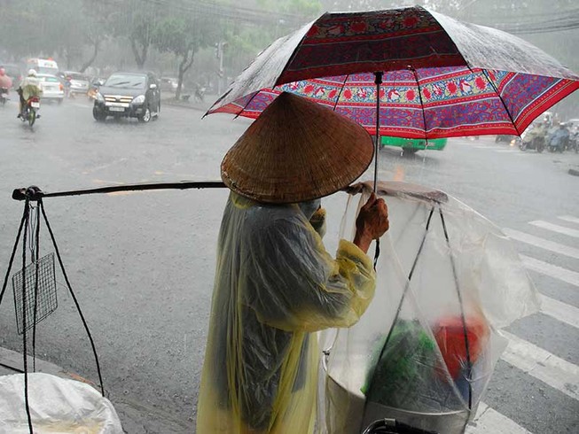 Phận đời bên gánh hàng rong - Bài 1: Oằn vai xa xứ