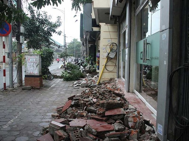 Né không dẹp vỉa hè của ông này, ông kia?