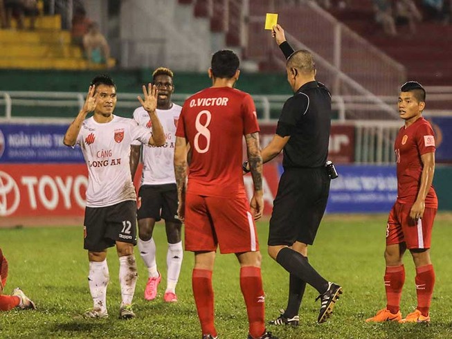 ‘Chợ’ V-League!