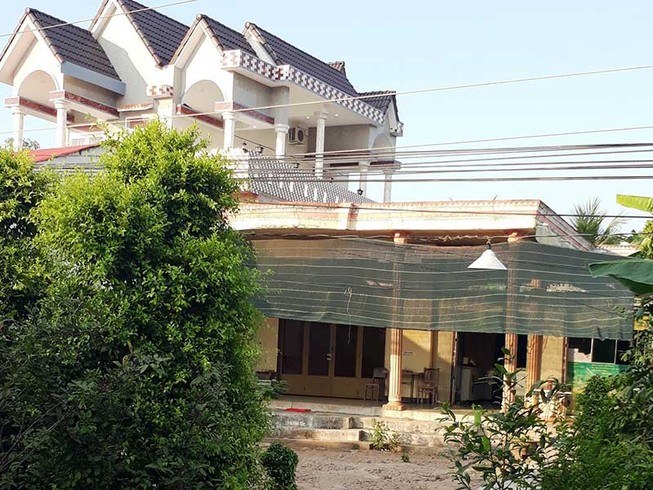 Làm nứt nhà hàng xóm, bị đòi bồi thường nguyên căn