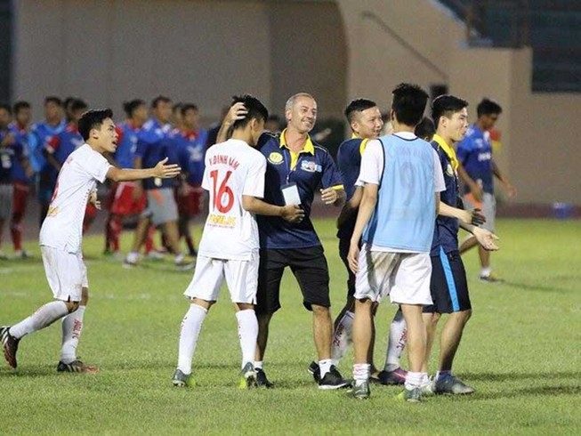 HLV Guillaume: ‘2 năm nữa, HA Gia Lai vô địch V-League’