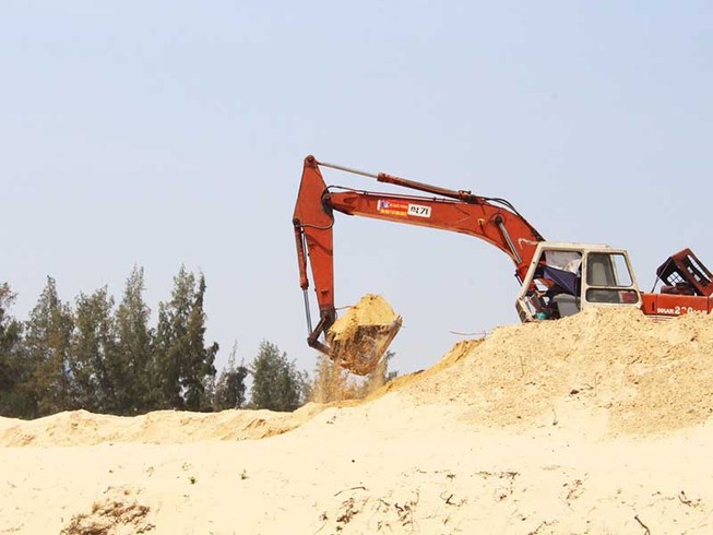 Phá rừng phòng hộ làm sân golf, quá nhiều bất ổn