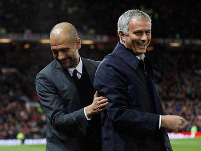 Thành Manchester tranh nhau vé Champions League