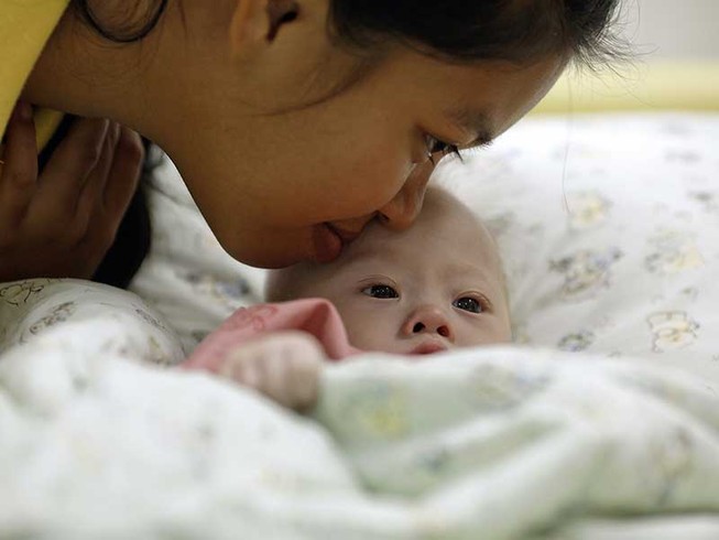 Thái Lan và cuộc trấn áp mang thai hộ