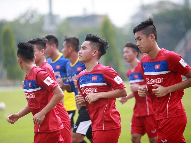 HLV Hữu Thắng và canh bạc HA Gia Lai áp đảo đội U-22