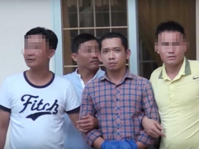 Đôi giày ‘tố’ tên cướp ngân hàng ở Trà Vinh