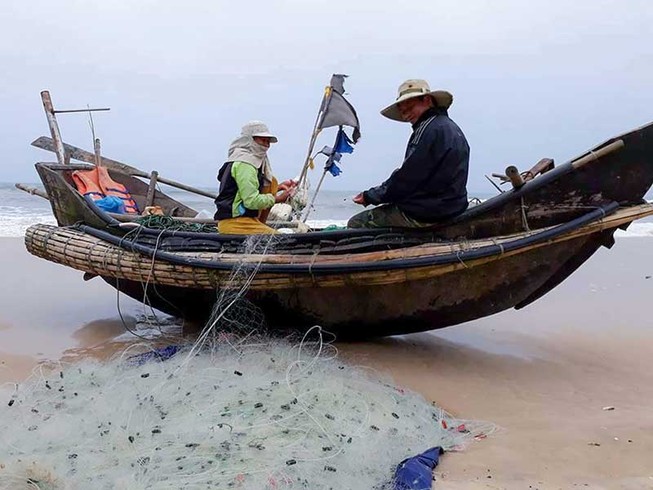 Ám ảnh tàu giã cào trên biển Quảng Trị