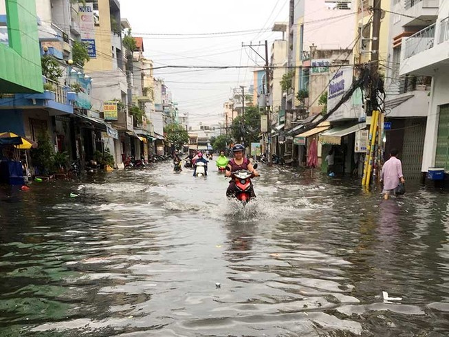 Chủ đầu tư đường Kinh Dương Vương: Chưa thấy hẻm ngập!