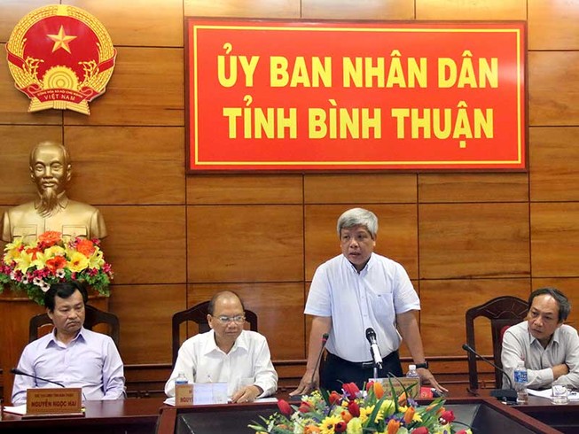 Tăng quan trắc khi nhận bùn ở biển Bình Thuận