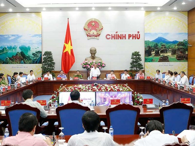 Băng nhóm câu kết đe dọa người thi hành công vụ