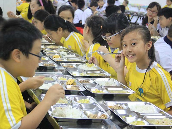 Tổ chức bữa ăn ngon, đủ chất cho học sinh