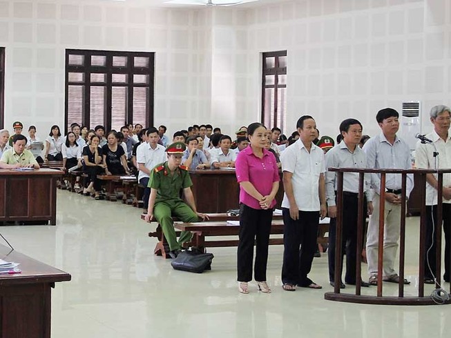 Vật chứng vụ buôn lậu gỗ bị bán mất?