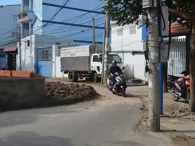 Vũng Tàu lý giải vụ cấp phép xây dựng lấn đường nhựa