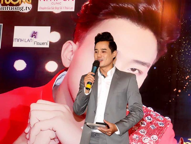 Đình Phước mừng sinh nhật bằng bộ đôi album