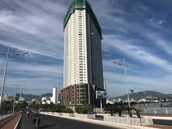 Ngăn hoàn thiện cao ốc Mường Thanh Khánh Hòa