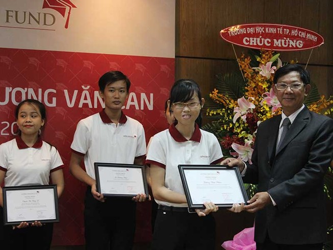 86 sinh viên nhận học bổng Lương Văn Can