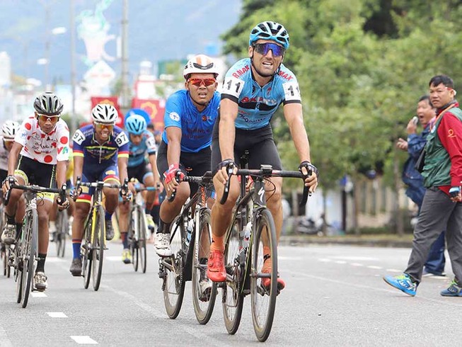 Tiếc cho ông vua không ngai Loic Desriac